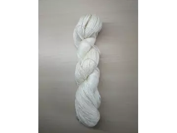 ungefärbte Sockenwolle mit Seide + Ramie