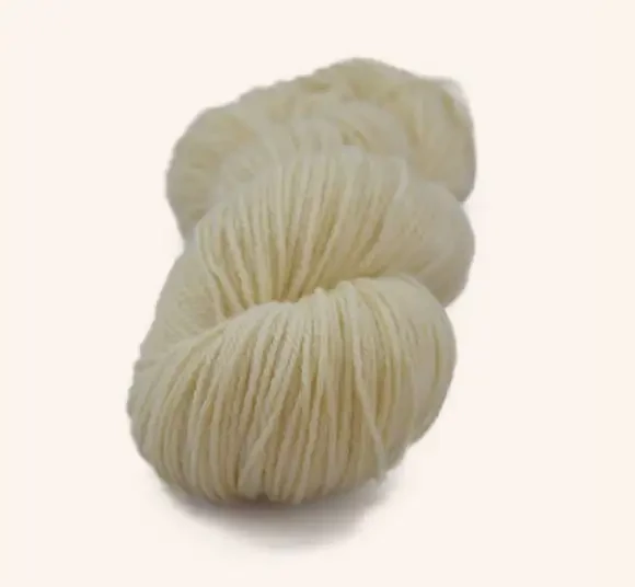 ungefärbte Sockenwolle mit Ramie